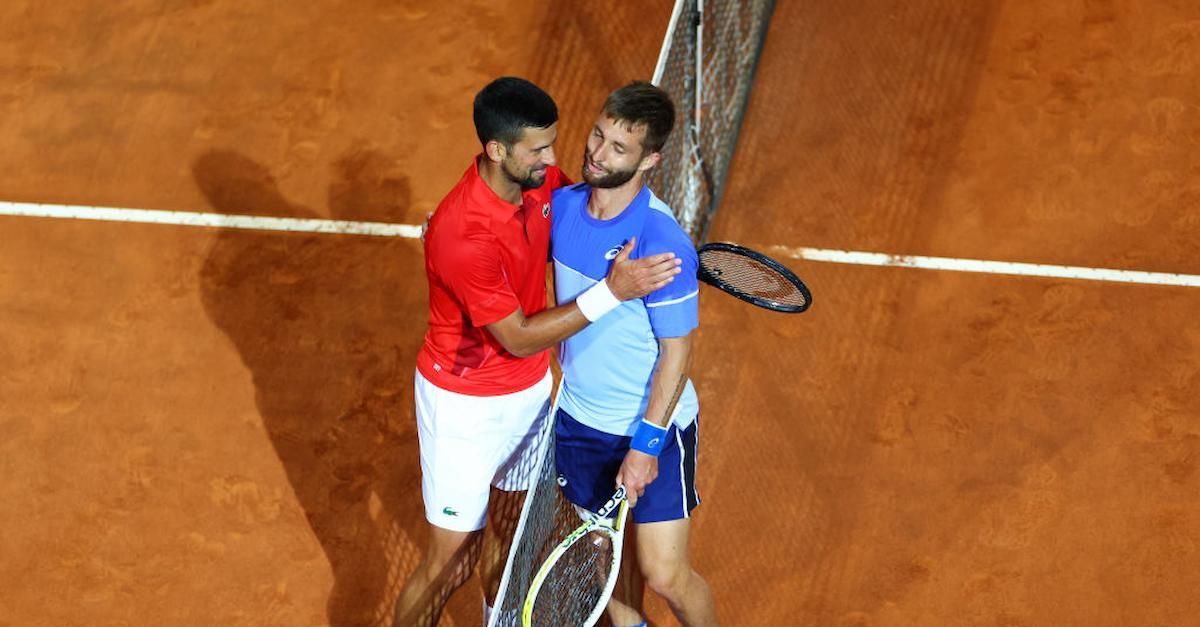 Internazionali D Italia Djokovic Colpito Da Una Borraccia In Testa