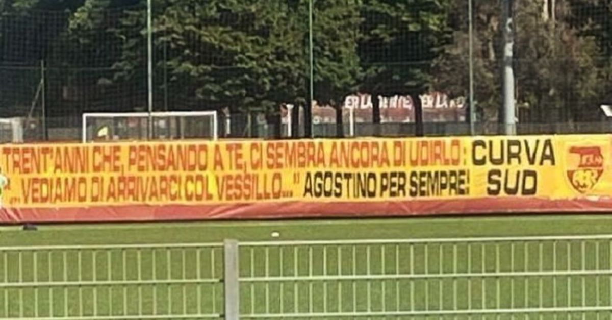 Roma Striscione A Trigoria Per Ricordare Di Bartolomei Agostino Per