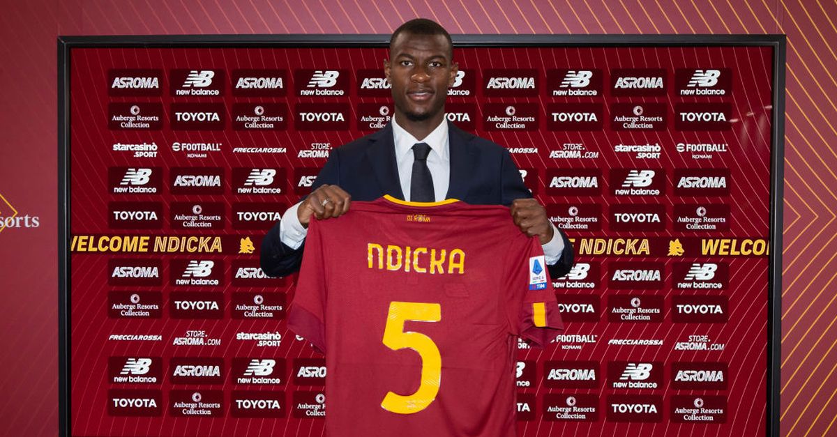 Roma Ufficiale Lacquisto Di Ndicka Convinto Dal Progetto Del Club