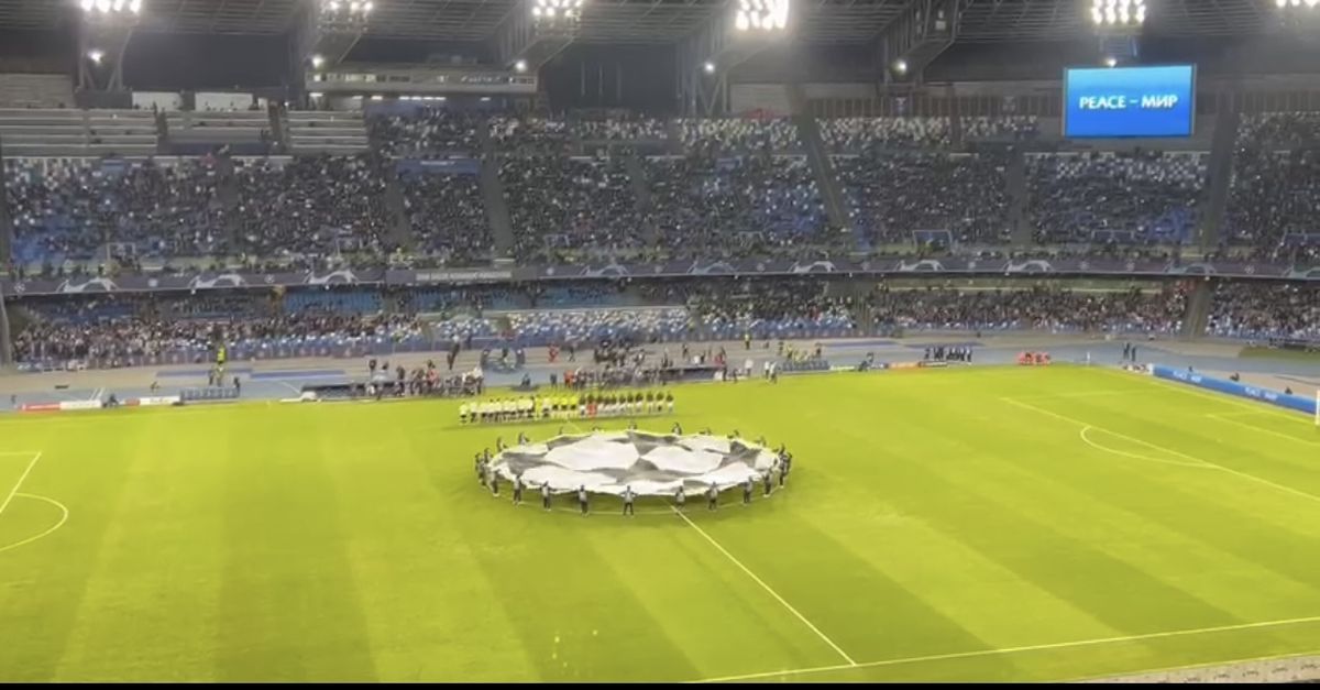 Video Lurlo The Champions Del Maradona Atmosfera Da Brividi