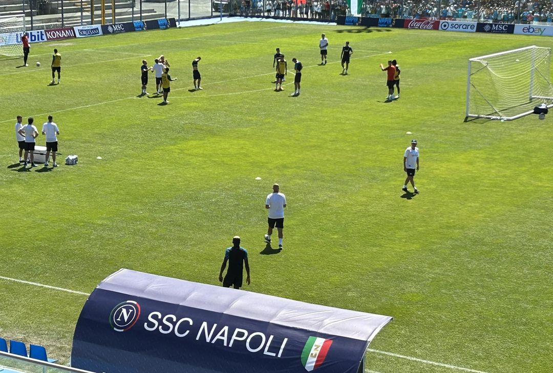 Gallery Ovazione Dei Tifosi Per Osimhen Che Assiste Dal Campo All