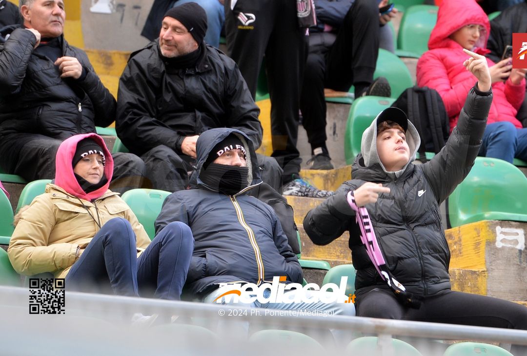 FOTOTIFO Palermo-Modena 4-2, gli scatti ai tifosi al “Renzo Barbera” (GALLERY) - immagine 20
