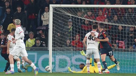 GENOA, ITALY - MAY 05: Mike Maignan of AC Milan in action during the Serie match between Genoa and Milan at Stadio Luigi Ferraris on May 05, 2025 in Genoa, Italy. (Photo by Claudio Villa/AC Milan via Getty Images) Maignan parata