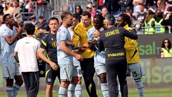 Davis denuncia: “Codardo razzista”. Dossena si difende: Cagliari-Udinese, è caos