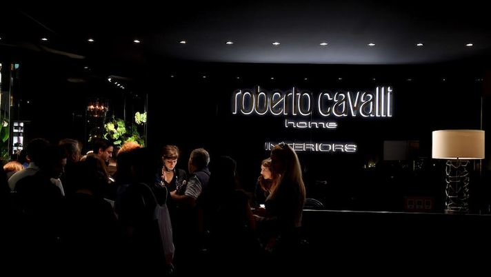 Addio a Roberto Cavalli, post Fiorentina: “Icona della moda e tifoso viola” - immagine 1