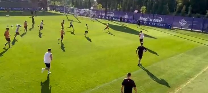 La Fiorentina esce dal campo tra gli applausi: fine del primo allenamento aperto - immagine 6