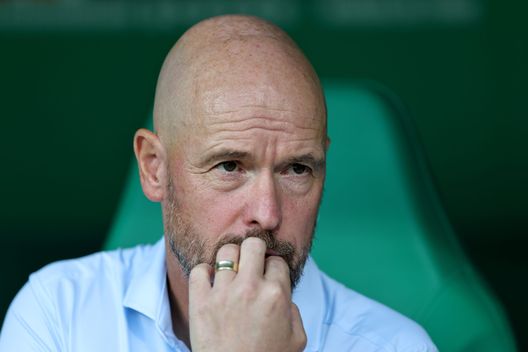 Erik Ten Hag in panchina nell'ultima partita contro il Werder Brema (Foto di Christof Koepsel/Getty Images) Tra il Bayer Leverkusen e Ten Hag è già finita: esonerato il tecnico olandese- immagine 2
