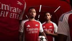 Arsenal, presentata la prima nuova maglia: torna il cannone sul petto