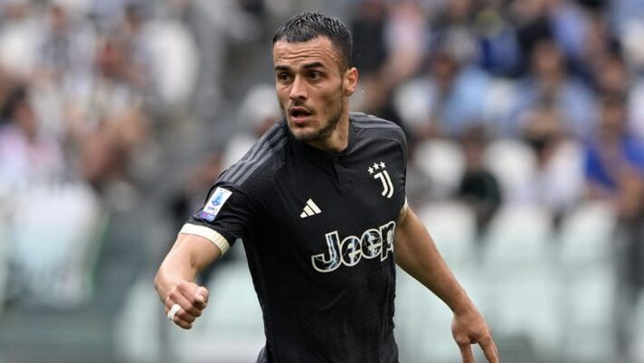 TURIN, ITALY - MAY 12: Filip Kostic of Juventus controls the ball during the Serie A TIM match between Juventus and US Salernitana at Allianz Stadium on May 12, 2024 in Turin, Italy. (Photo by Chris Ricco - Juventus FC/Juventus FC via Getty Images) Juventus, presentata la lista UEFA: sorpresa Arthur e la decisione su Kostic - immagine 1