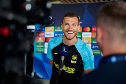 Oliveira: “Secondo me sarebbe servito un giocatore come Dzeko alla Fiorentina”- immagine 2