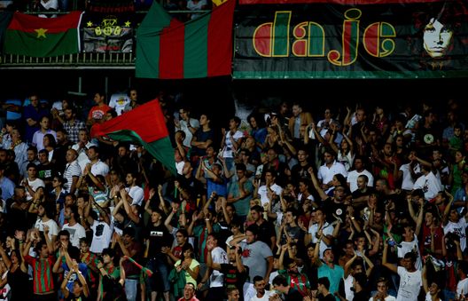 TERNI, ITALY - AUGUST 24: I tifosi della Ternana Calcio supportano la loro squadra durante la Serie B match tra Ternana Calcio e Carpi FC allo Stadio Libero Liberati il 24 agosto 2013 a Terni, Italy. (Photo by Paolo Bruno/Getty Images) Juventus U23-Ternana: come arrivano le due squadre alla sfida- immagine 4