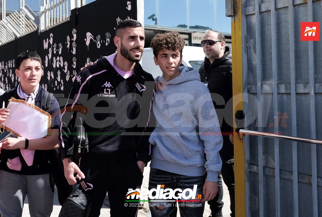 FOTO Cittadella-Palermo, la squadra in partenza dal “Renzo Barbera” (GALLERY) - immagine 38