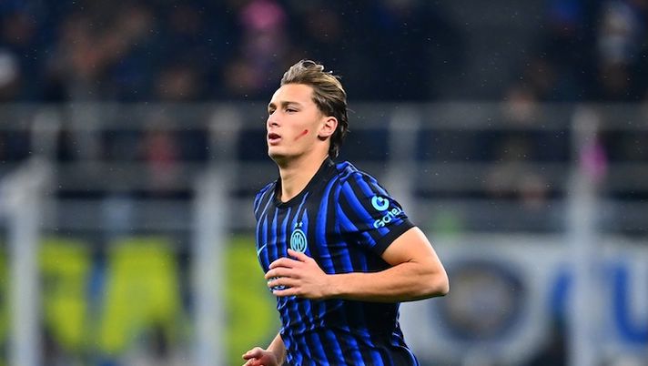 MILAN, ITALY - NOVEMBER 23: Francesco Pio Esposito of FC Internazionale runs during the Serie A match between FC Internazionale and AC Milan at Giuseppe Meazza Stadium on November 23, 2025 in Milan, Italy. (Photo by Mattia Pistoia - Inter/Inter via Getty Images) Pio Esposito: “Dalla B alla finalista Champions, ero in ansia. Inter fantastica, le voci su di me…” - immagine 1