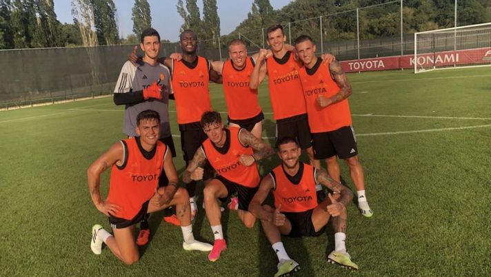 Roma, Zalewski vince la partitella e festeggia con la sua squadra: “Campioni” - immagine 1