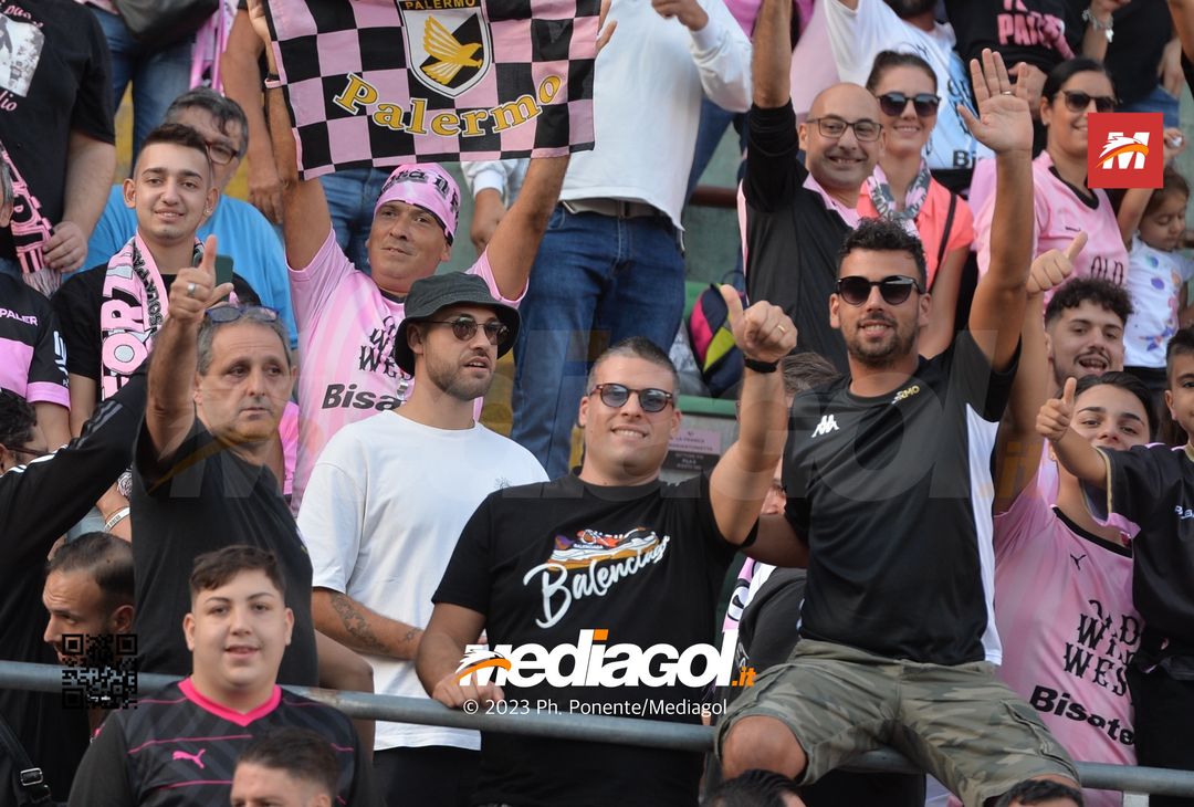 FOTOTIFO Palermo-Lecco, gli scatti ai tifosi al “Renzo Barbera” (GALLERY) - immagine 62