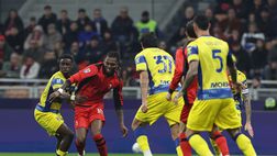 Leao punta l’area del Parma: ma ecco la manina di Mandela Keita…