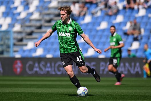 SASSUOLO, ITALY - APRIL 04: Kristian Thorstvedt of US Sassuolo during the Serie A match between US Sassuolo Calcio and Cagliari Calcio at Mapei Stadium Citta del Tricolore on April 04, 2026 in Sassuolo, Italy. (Photo by Alessandro Sabattini/Getty Images) Le 5 top news di oggi: tra mercato, multa UEFA e… Bastoni- immagine 6