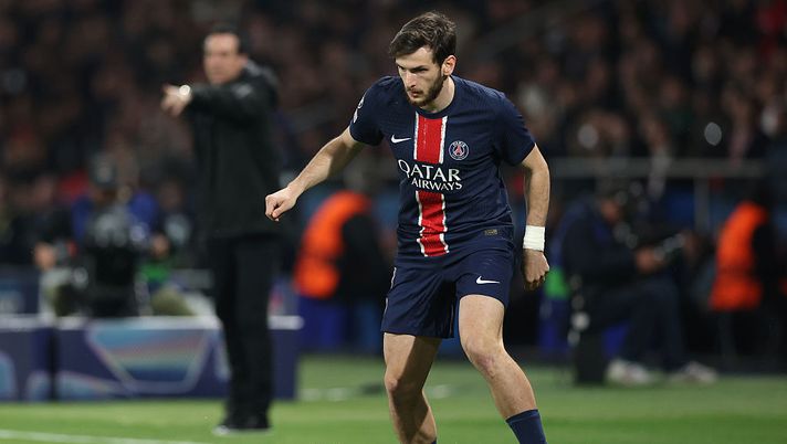 PARIS, FRANCE - APRIL 09: Khvicha Kvaratskhelia of Paris Saint-Germain during the UEFA Champions League 2024/25 Quarter Final First Leg match between Paris Saint-Germain and Aston Villa FC at Parc des Princes on April 09, 2025 in Paris, France. (Photo by Michael Steele/Getty Images) Kvaratskhelia vittima di un furto durante le vacanze a Cannes - immagine 1