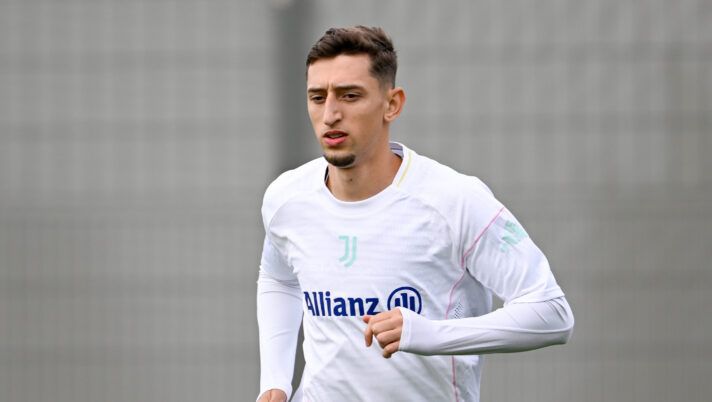 HERZOGENAURACH, GERMANY - AUGUST 3: Jonas Rouhi of Juventus during a training session on August 3, 2025 in Herzogenaurach, Germany. (Photo by Daniele Badolato - Juventus FC/Juventus FC via Getty Images) Juventus, Rouhi si prepara a lasciare la Serie A: c’è l’accordo con un club estero - immagine 1