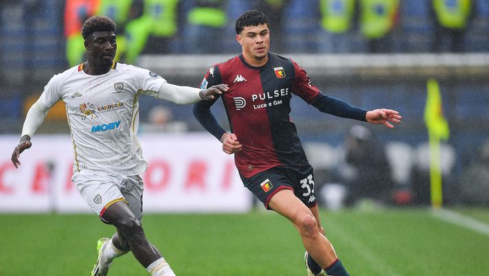 Serie A, l’arbitraggio fa discutere anche in Genoa-Cagliari: il caso del “rigorino” - immagine 1