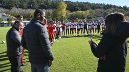 Aldair a Trigoria: “Bentornato a casa”. E Ranieri gli consegna la maglia numero 6