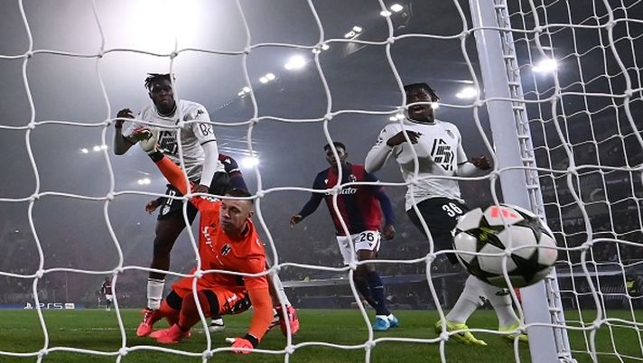 BOLOGNA, ITALY - NOVEMBER 05: Wilfried Singo of AS Monaco scores a goal which is later ruled out following a VARcheck during the UEFA Champions League 2024/25 League Phase MD4 match between Bologna FC 1909 and AS Monaco at Stadio Renato Dall'Ara on November 05, 2024 in Bologna, Italy. (Photo by Alessandro Sabattini/Getty Images) Singo