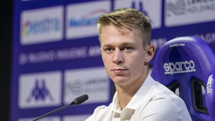 GERMOGLI PH: 3 SETTEMBRE 2025 BAGNO A RIPOLI AL VIOLA PARK SI E' SVOLTA LA PRESENTAZIONE DI HANS NICOLUSSI CAVIGLIA UNO DEGLI ULTIMI ACQUISTI DEL MERCATO ESTIVO DELLA FIORENTINA NELLA FOTO HANS NICOLUSSI CAVIGLIA Poesio: “Con il Napoli rinforzare il centrocampo togliendo un attaccante?” - immagine 1