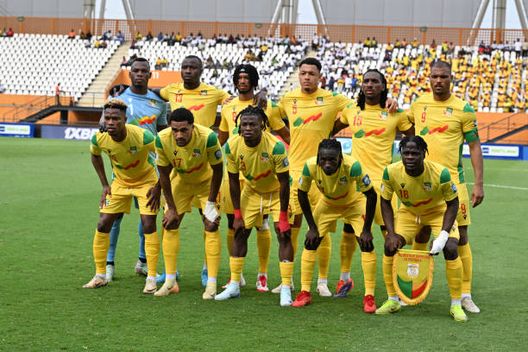 La nazionale del Benin prima di una partita per le qualificazioni. (Foto di SIA KAMBOU/AFP via Getty Images)