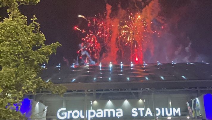 Finalmente torna il derby! Lione, i tifosi festeggiano la risalita dei rivali Saint Etienne - immagine 1