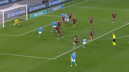 Napoli-Torino 2-1, Alisson ed Elmas stendono i granata: gli highlights – VIDEO