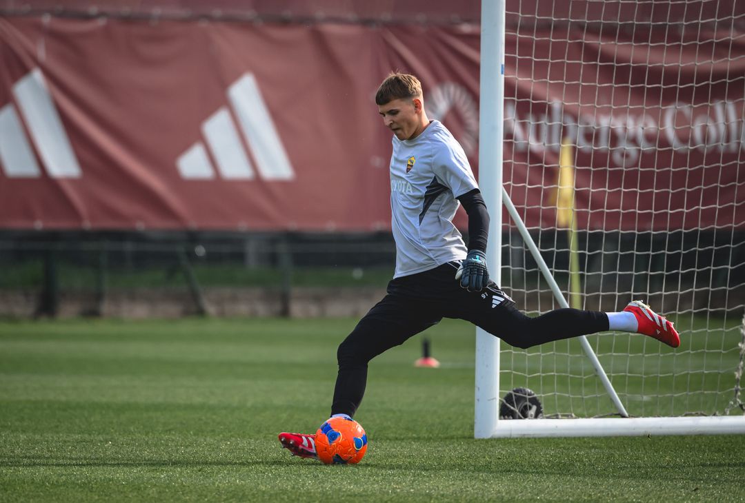 Trigoria, Roma in campo per l’allenamento del venerdì – FOTO GALLERY - immagine 7