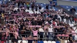VIDEO Reggiana-Palermo: i rosanero in campo per il riscaldamento. I tifosi…