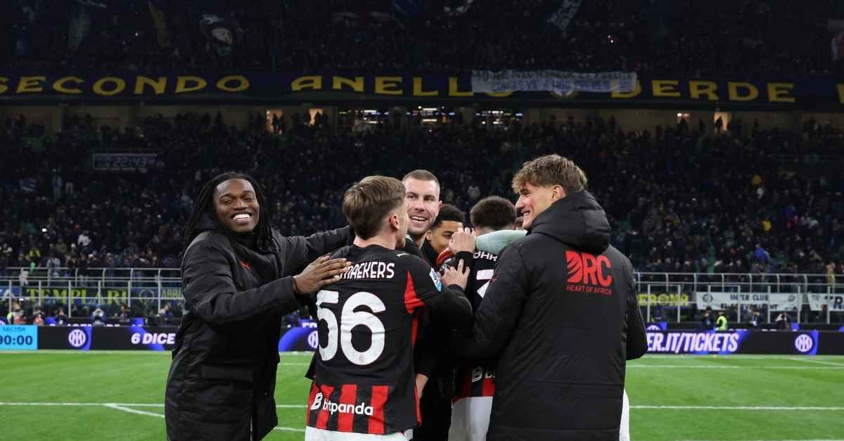 Il derby è di nuovo del Milan: i giocatori festeggiano. Ecco le reazioni dai social Il derby è di nuovo del Milan: i giocatori festeggiano. Ecco le reazioni dai social