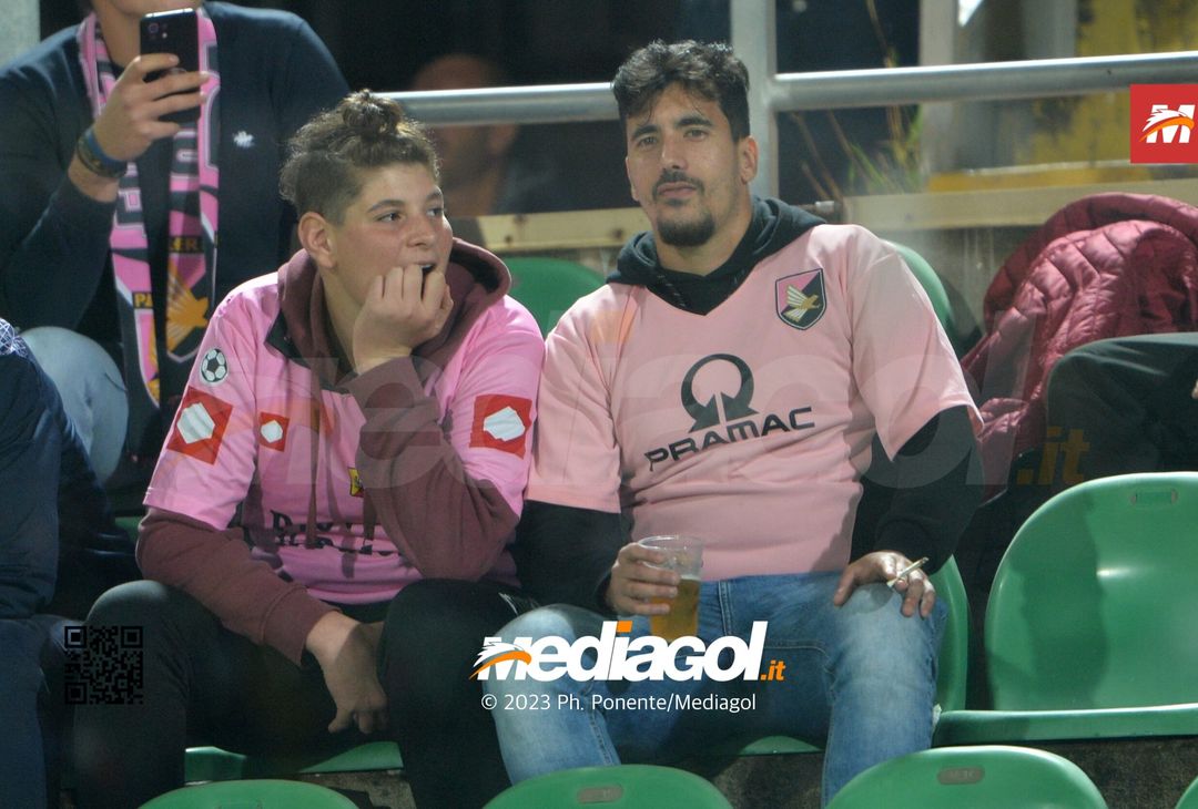 FOTOTIFO Palermo-Brescia 1-0, gli scatti ai tifosi al “Renzo Barbera” (GALLERY) - immagine 10
