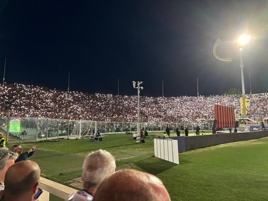 FOTO VN – Il Franchi si “accende” per tifare la Fiorentina a distanza- immagine 2