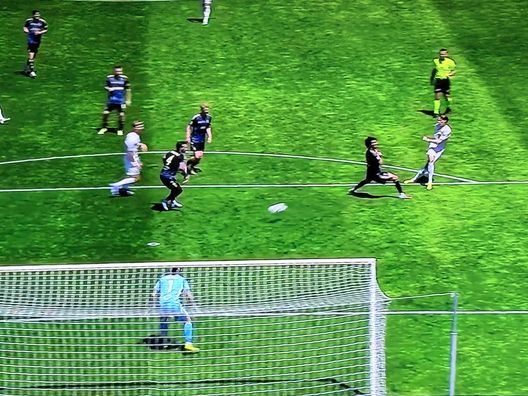 LIVE Pisa-Napoli 0-2: Leris di testa non inquadra la porta - immagine 4
