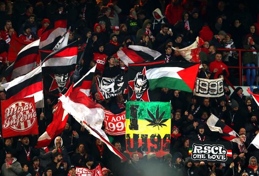 Tifosi dello Standard Liegi. (Foto di Dean Mouhtaropoulos/Getty Images)
