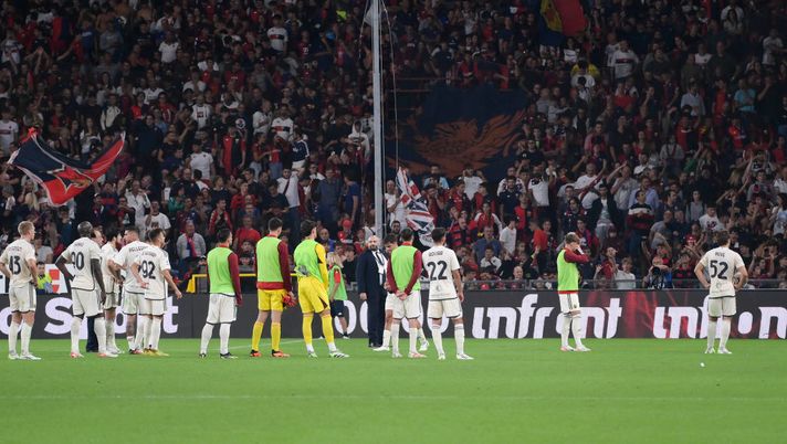 GENOA, ITALY - SEPTEMBER 28: AS Roma players react after their losing after the Serie A TIM match between Genoa CFC and AS Roma at Stadio Luigi Ferraris on September 28, 2023 in Genoa, Italy. (Photo by Luciano Rossi/AS Roma via Getty Images) Tonfo Roma. Il Genoa apre la crisi - immagine 1