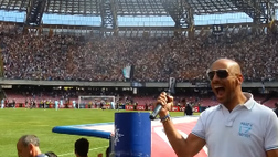 “Le cose finiscono, ma non oggi”, Decibel speaker del Napoli: il video da brividi
