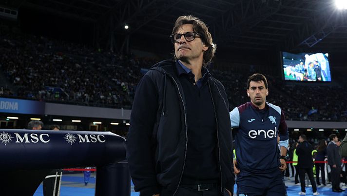 L'allenatore Paolo Vanoli del Torino guarda durante la partita di Serie A tra Napoli e Torino allo Stadio Diego Armando Maradona il 27 aprile 2025 a Napoli vanoli torino