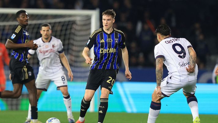 PISA, ITALY - MARCH 2: Michel Aebischer of Pisa Sporting Club in action during the Serie A match between Pisa SC and Bologna FC 1909 at Arena Garibaldi on March 2, 2026 in Pisa, Italy. (Photo by Gabriele Maltinti/Getty Images) Mercato – Fine dell’avventura italiana di Aebischer? Il Pisa lo cederà - immagine 1