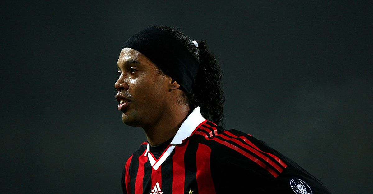 Milan, gli auguri da parte di Ronaldinho: “Passione e tradizione” | SOCIAL