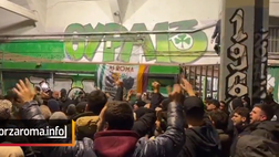 Panathinaikos-Roma, invasione giallorossa ad Atene: la festa con i tifosi greci