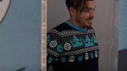 VIDEO / Grealish, che sorpresa! Si nasconde nel pacco di Natale e…