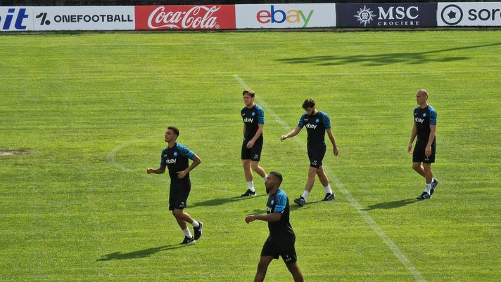 FOTO Sospiro di sollievo per Juan Jesus: il brasiliano è già rientrato in gruppo FOTO Sospiro di sollievo per Juan Jesus: il brasiliano è già rientrato in gruppo - immagine 1