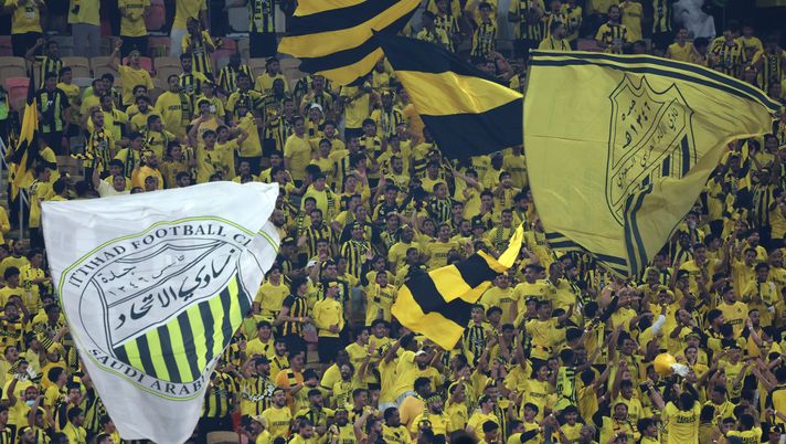 JEDDAH, SAUDI ARABIA - OCTOBER 24: Fans of Al Ittihad show their support prior to the Saudi Pro League match between Al Ittihad and Al Hilal at King Abdullah Sports City on October 24, 2025 in Jeddah, Saudi Arabia. (Photo by Yasser Bakhsh/Getty Images) al ittihad