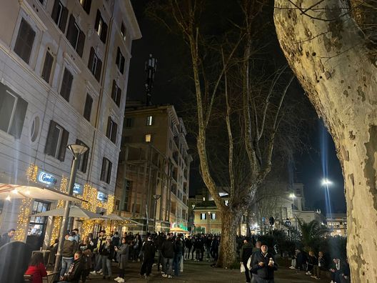 Lazio, la protesta dei tifosi: il corteo avanza verso la Nord – FT&VD- immagine 5
