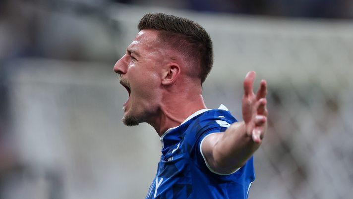 JEDDAH, SAUDI ARABIA - APRIL 25: Sergej Milinkovic-Savic of Al Hilal celebrates after scoring the first goal during the AFC Champions League Elite match between Al Hilal and Gwangju at King Abdullah Sports City Hall Stadium on April 25, 2025 in Jeddah, Saudi Arabia. (Photo by Yasser Bakhsh/Getty Images) Mercato, occasioni dall’Arabia! Non solo Milinkovic: 8 scontenti, 3 di Inzaghi e un ex Inter- immagine 2