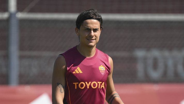 ROME, ITALY - JULY 19: AS Roma player Paulo Dybala during training session at Centro Sportivo Fulvio Bernardini on July 19, 2025 in Rome, Italy. (Photo by Luciano Rossi/AS Roma via Getty Images) Roma, Gasperini ritrova Dybala a pieno regime: novità di formazione verso il Bologna - immagine 1