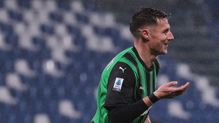 REGGIO NELL'EMILIA, ITALY - JANUARY 06: Andrea Pinamonti of US Sassuolo celebrates after scoring during the Serie A TIM match between US Sassuolo and ACF Fiorentina at Mapei Stadium - Citta' del Tricolore on January 06, 2024 in Reggio nell'Emilia, Italy. (Photo by Emmanuele Ciancaglini/Getty Images) VN – Pradè ha sondato il terreno per Retegui e Pinamonti - immagine 1